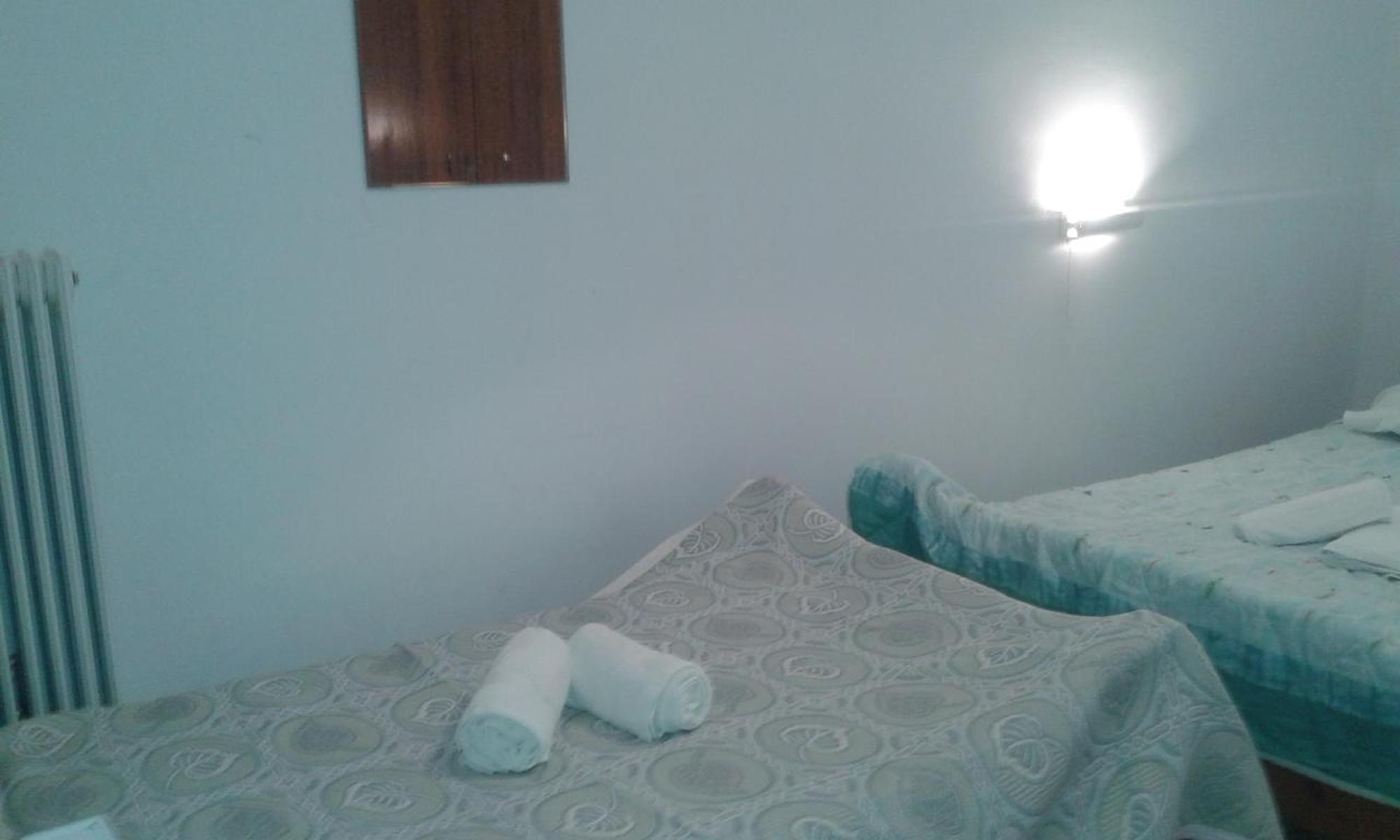Manoleas Rooms To Let Leonídion Quarto foto