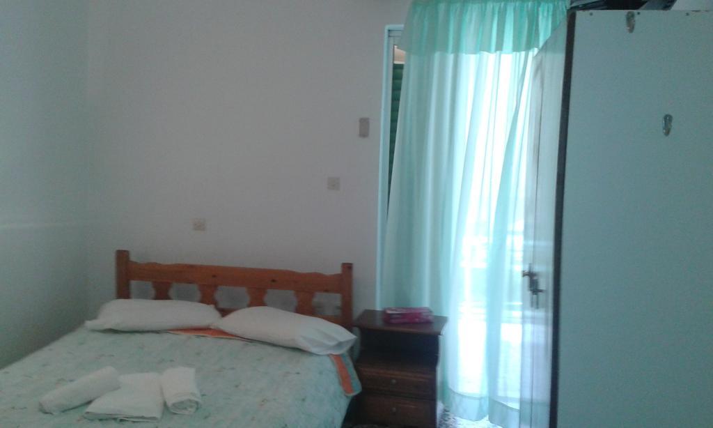 Manoleas Rooms To Let Leonídion Quarto foto